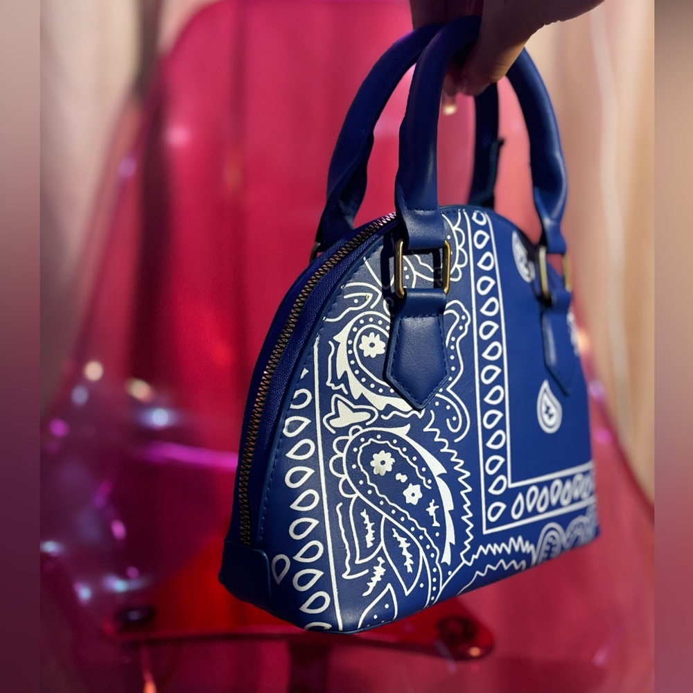 Gorgeous Blue Bandana Print handbag💙 perfect condition, super cute! - Picture 5 of 10